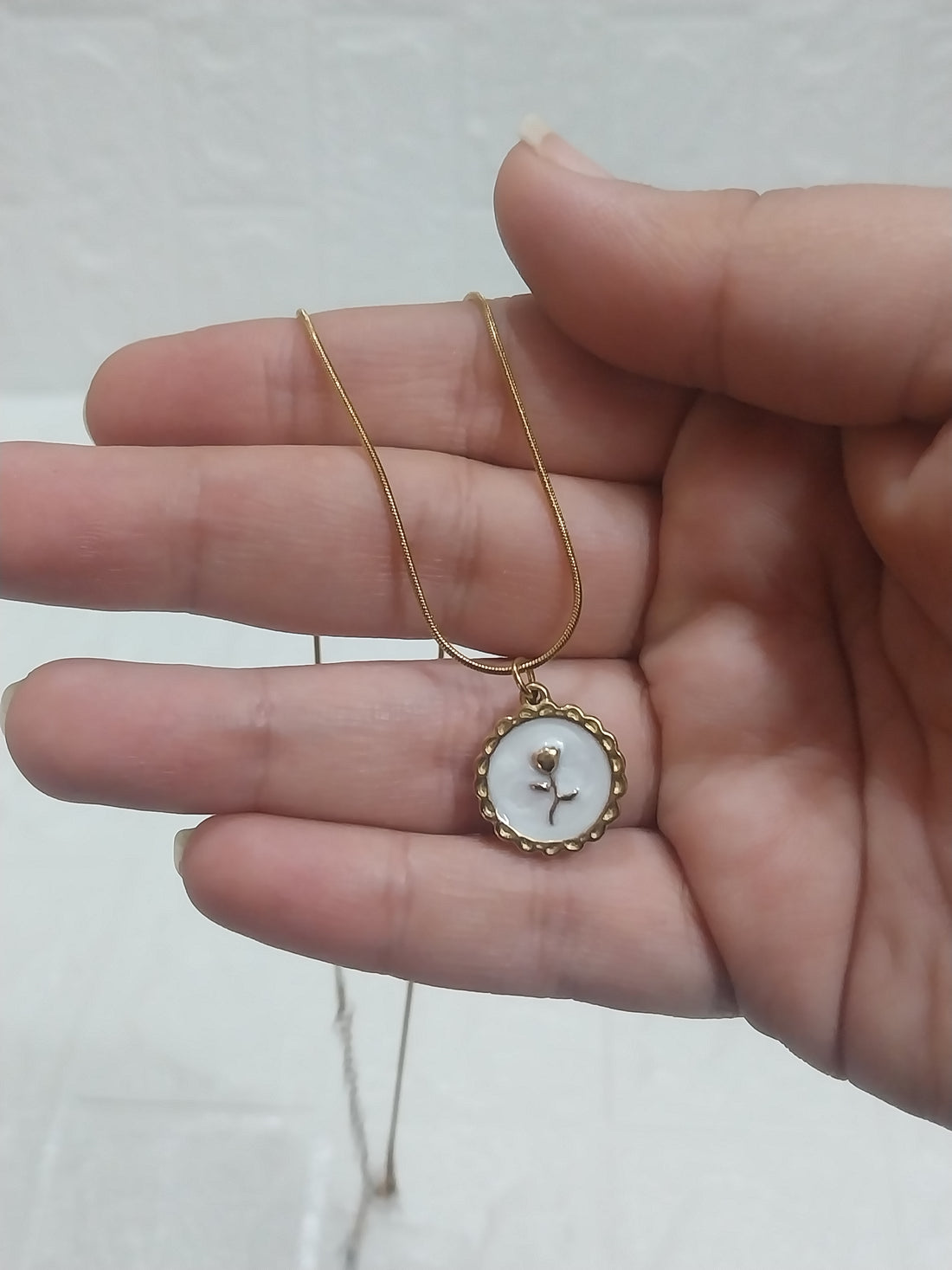 Anti tarnish flower pendant gold plated Jewels of class