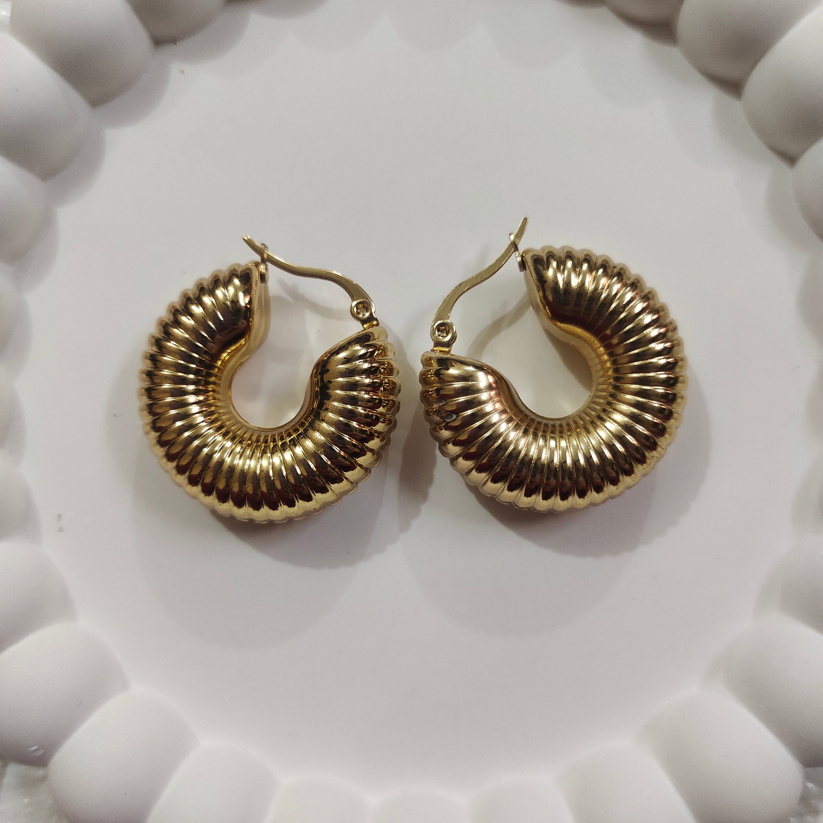 Round statement hoop earings