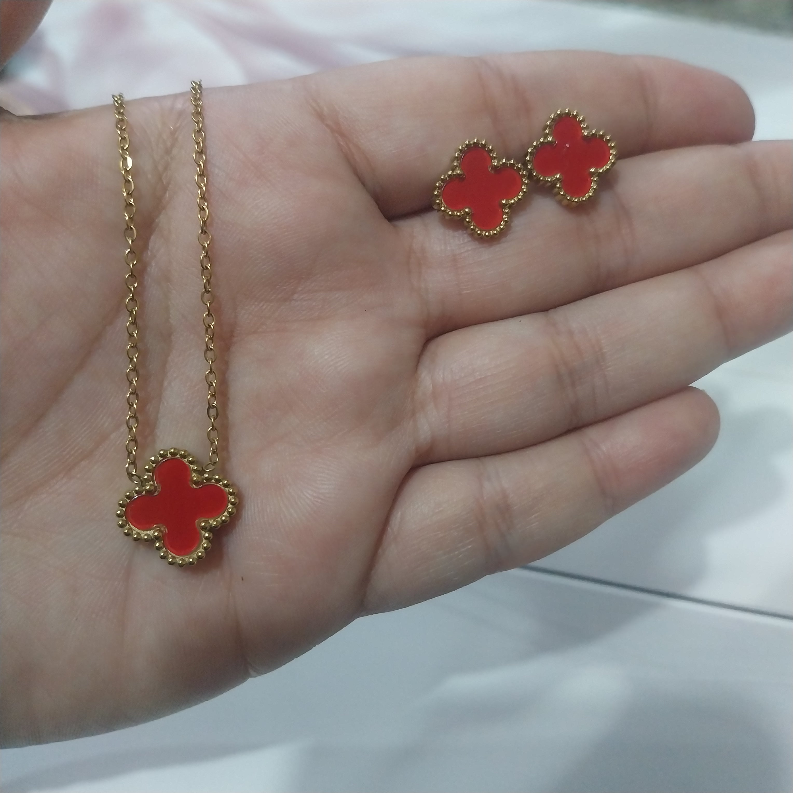 Red Clover Pendant With Earings