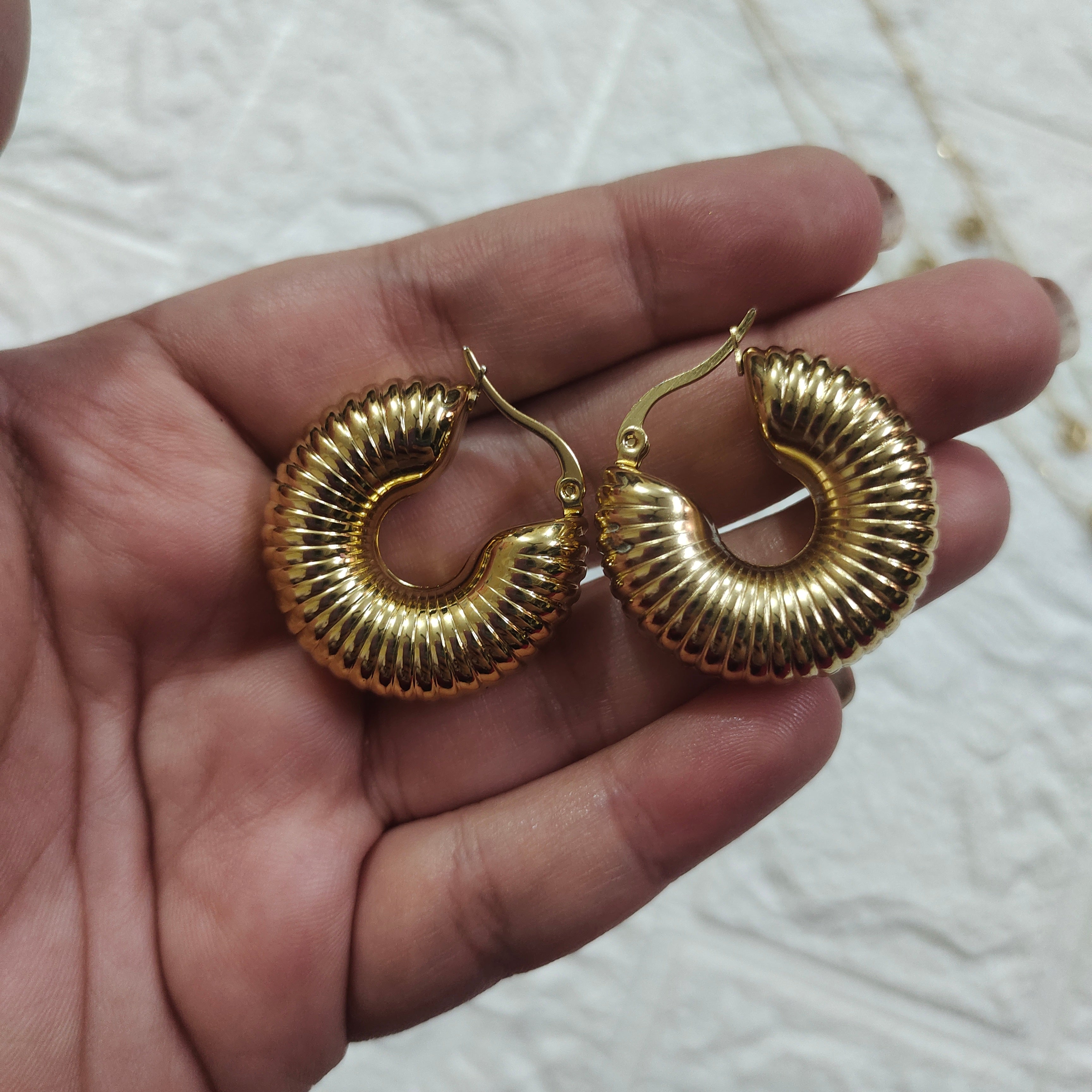 Round statement hoop earings