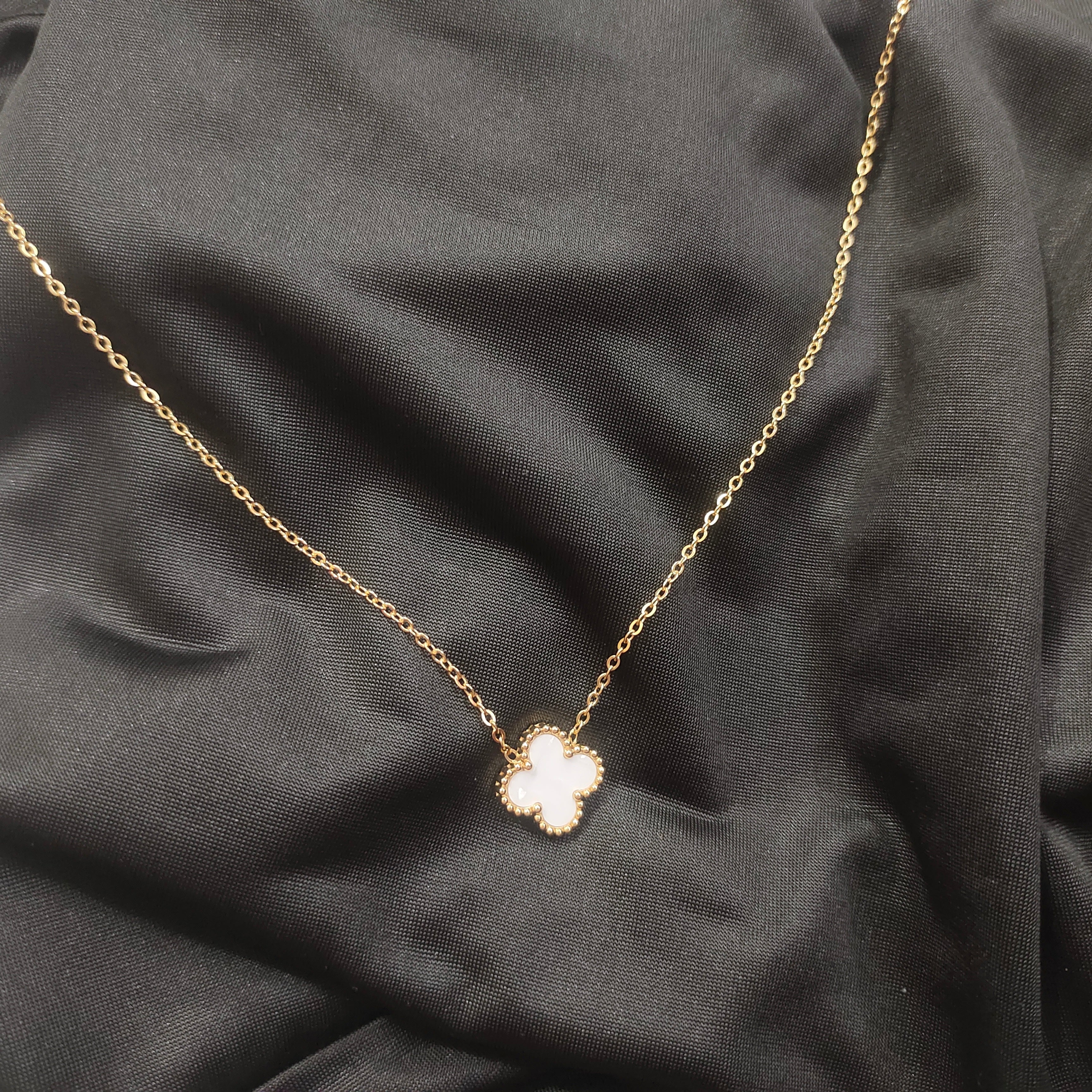 White Clover Pendant With Earings