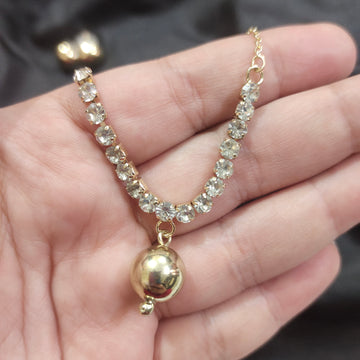 AD Set With Light Weight Earings