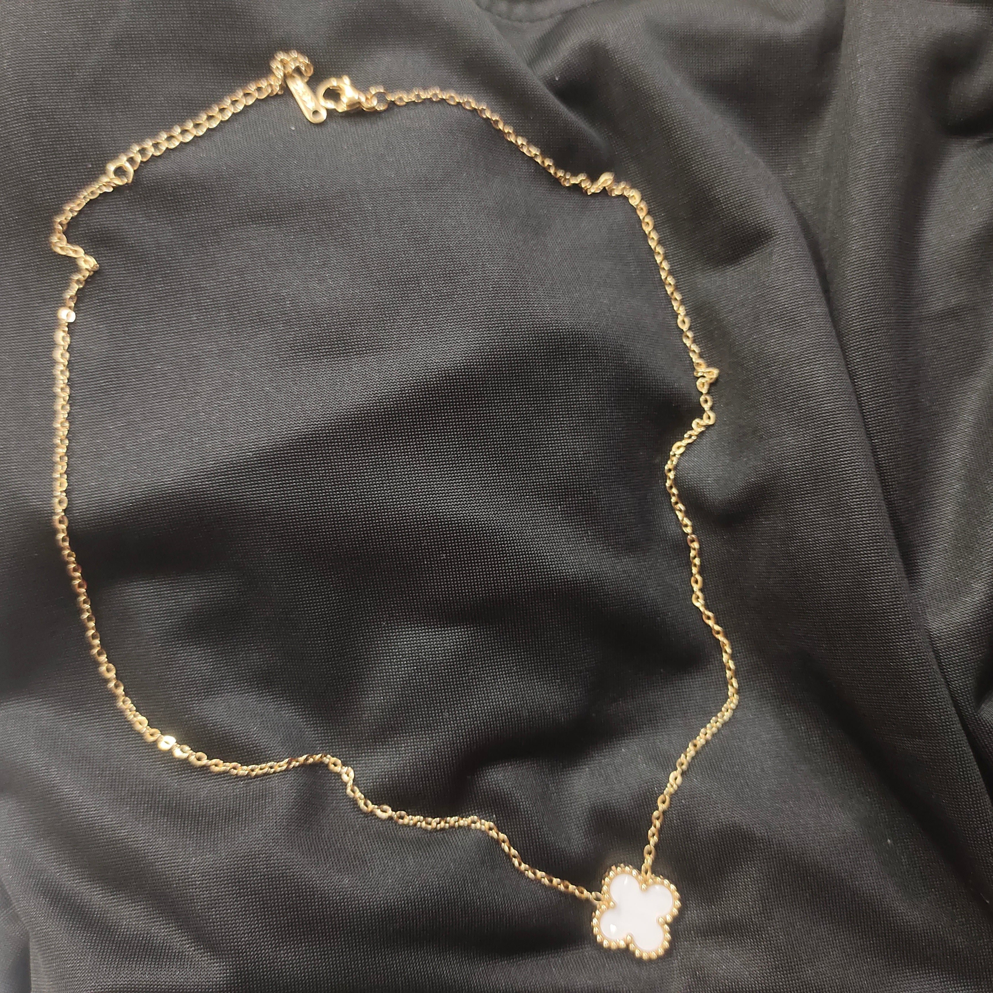 White Clover Pendant With Earings
